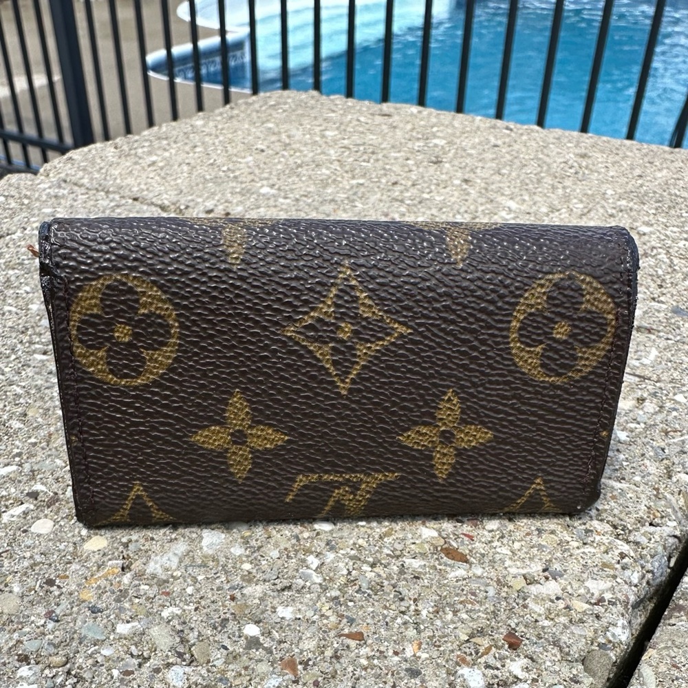 Louis Vuitton monogram 4 key holder - Picture 2 of 9
